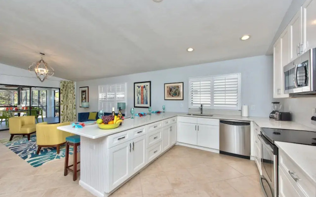 Milano Vacation Rental: Newly Renovated 3-BR Home with Private Pool, Hot Tub, and Pet-Friendly Front Yard. Minutes from Vanderbilt Beach