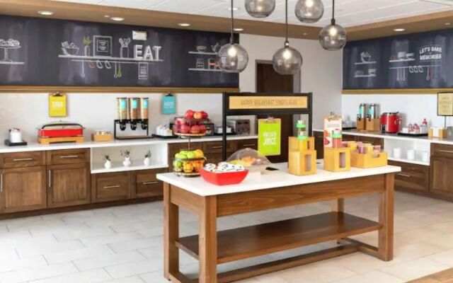 Hampton Inn & Suites Ontario Rancho Cucamonga