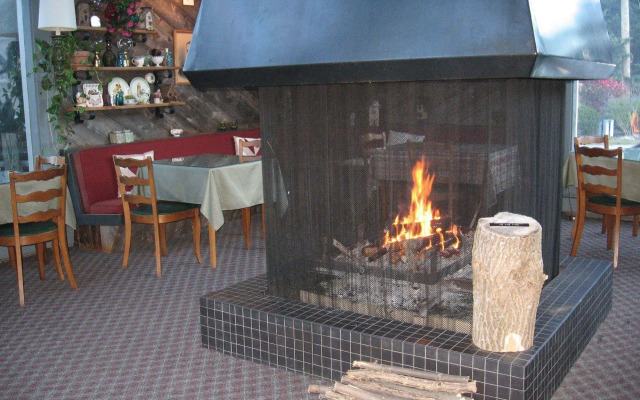 Toll Road Inn