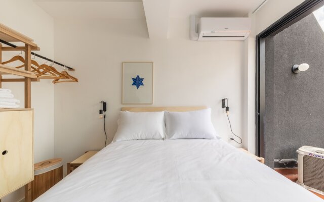 Tabas by Blueground Magdalena Laura