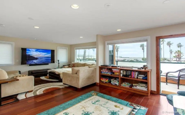 2636 Ocean Front Walk Home