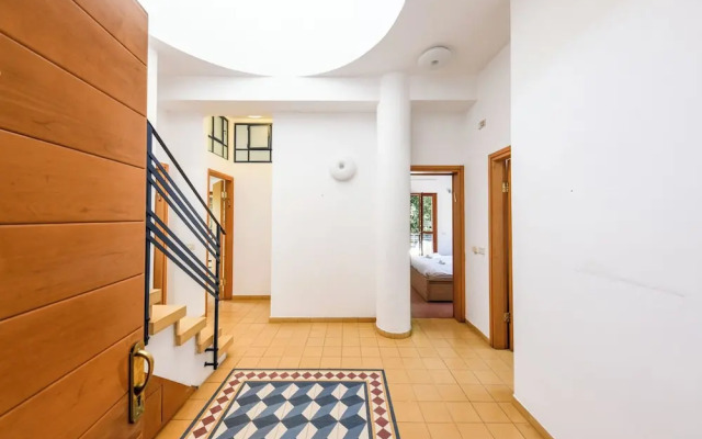 Spacious 3BR Penthouse w Rooftop