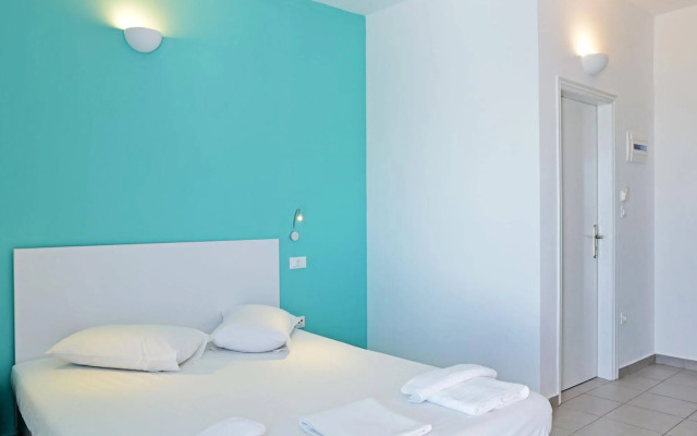Hillside Studios & Apartments