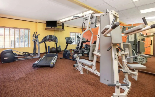 La Quinta Inn & Suites by Wyndham Atlanta Ballpark/Galleria