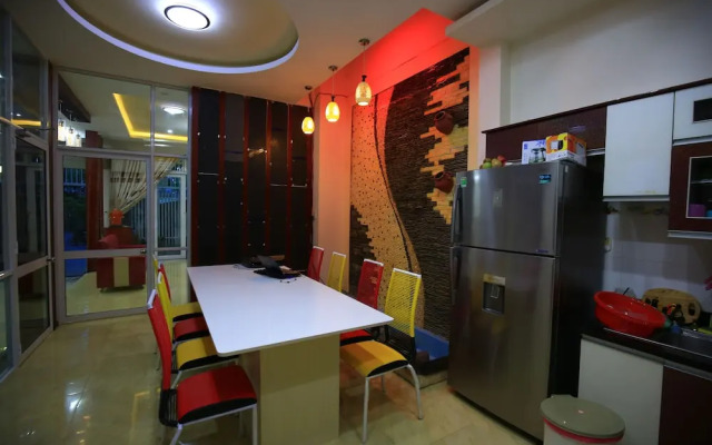 OYO 385 Gia Huy Hotel