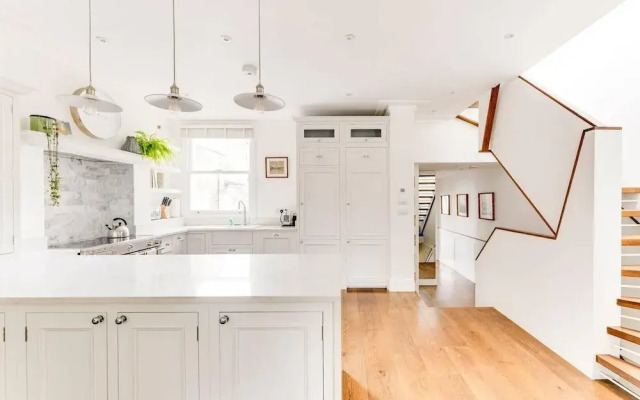 Luxury 3-bed Apartment in Central London