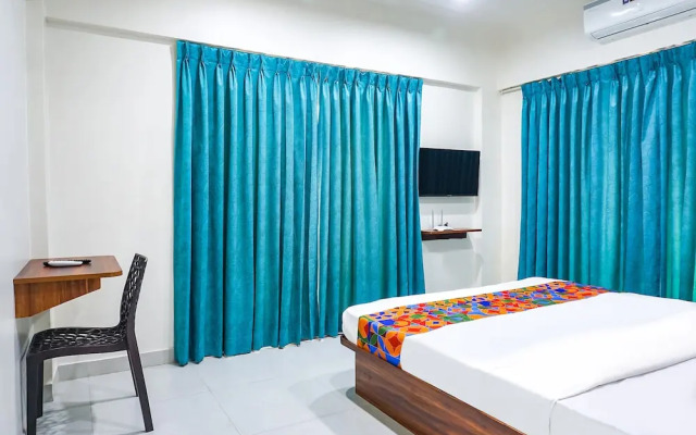 Fabhotel Everest Inn