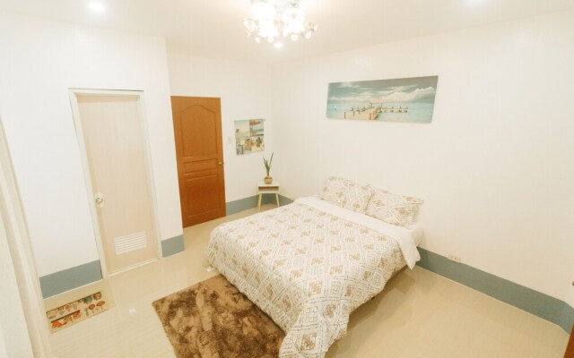 Marina Breeze Resort