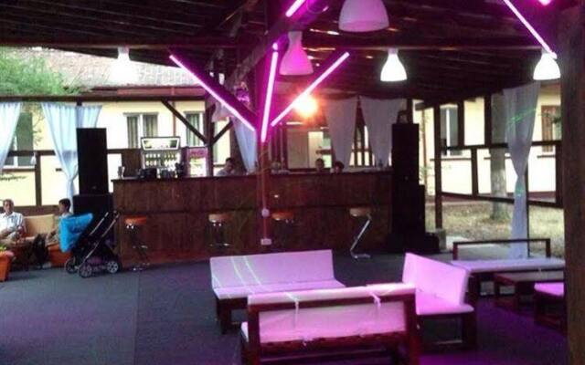 Forest Mirage Pension