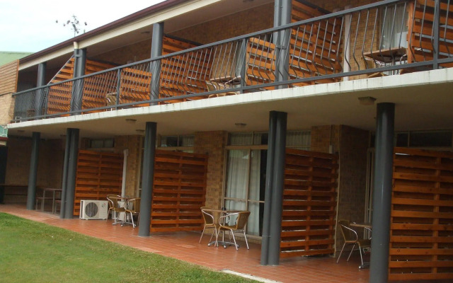 Sundowner Hotel Motel