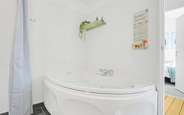 Nice Apartment in Ebeltoft With 2 Bedrooms, Sauna and Wifi