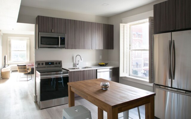 Chic Gaslamp Quarter Suites by Sonder