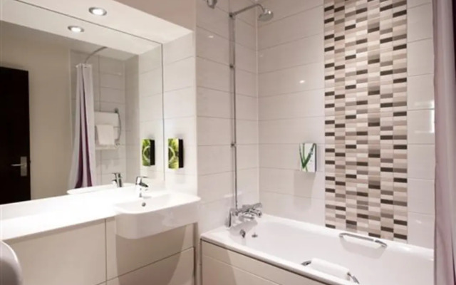Premier Inn Cheltenham Town Centre