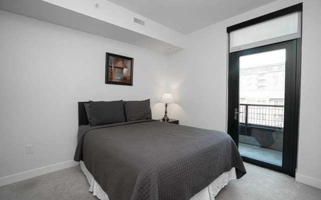 SoBe Belmont St Apartments