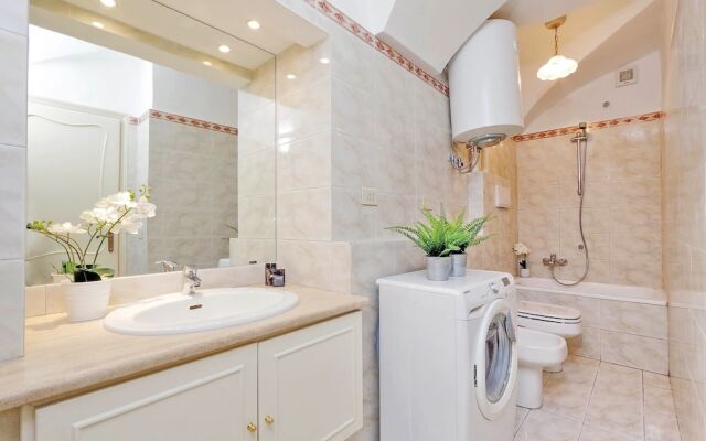 Clementina Charme - My Extra Home