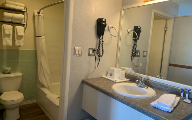 Americas Best Value Inn Wall