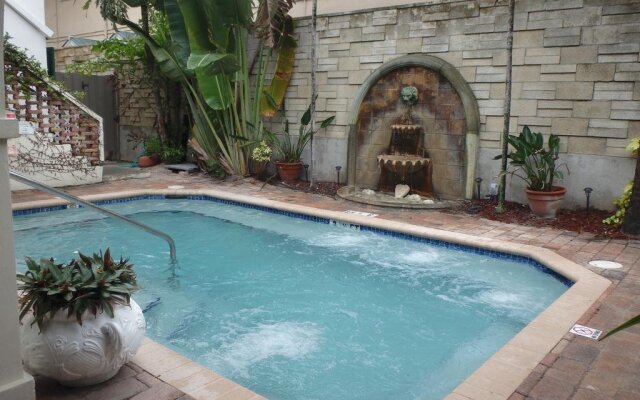 Courtyard Villa Hotel