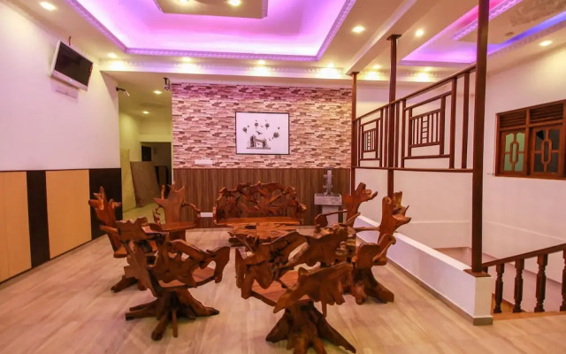 OYO 339 Chandiv Hotel