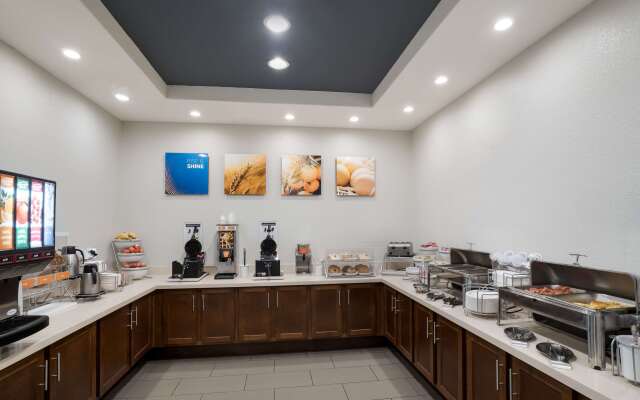 Comfort Inn & Suites Victoria North