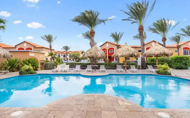 1BR Gold Coast Pools Tennis Gym Security