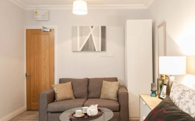 11 Helena House Business Apartment