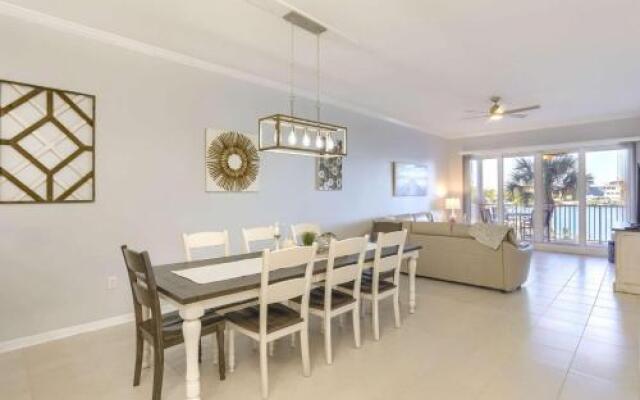 201 Harborview Grande
