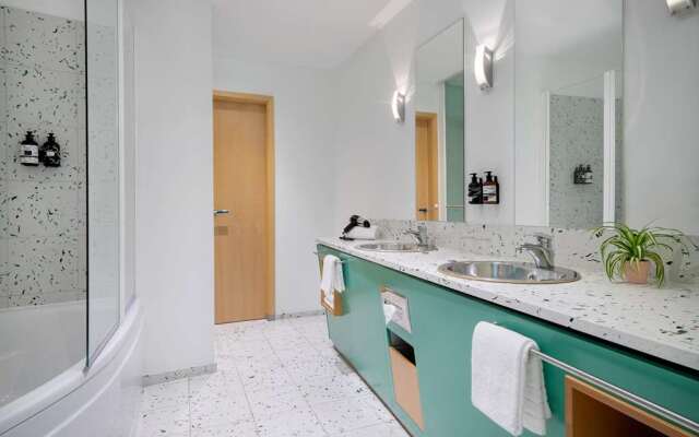 FOUR Munich Neue Messe