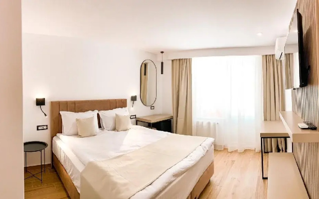 Corina cm