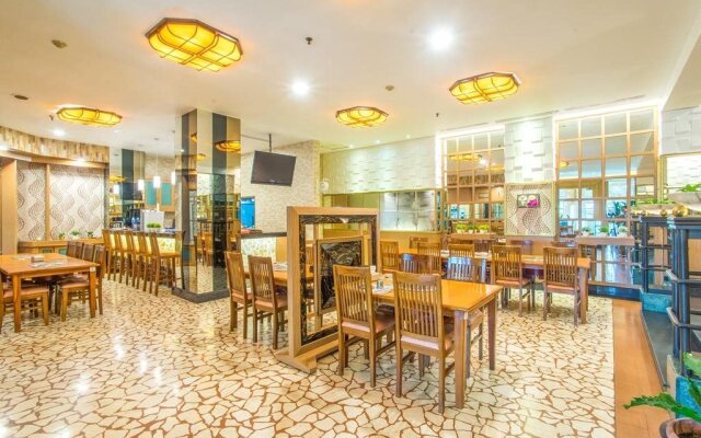 Sunlake Waterfront Resort and Convention