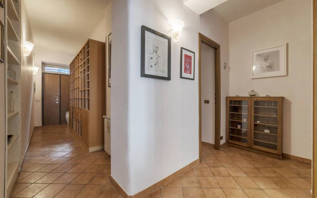 San Lorenzo Roomy Apartment