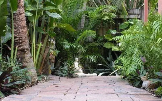 Las Olas Guesthouse @ 15th Avenue