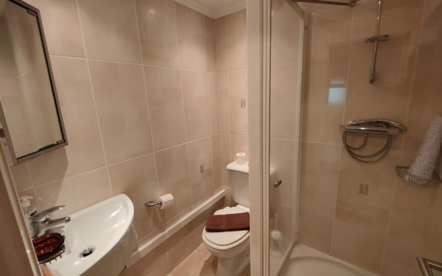 By the Beach & Pool Apartment