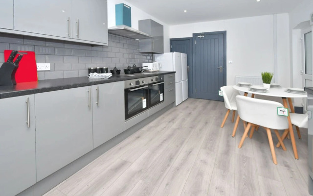 Townhouse @ 24 Brunswick Place Stoke