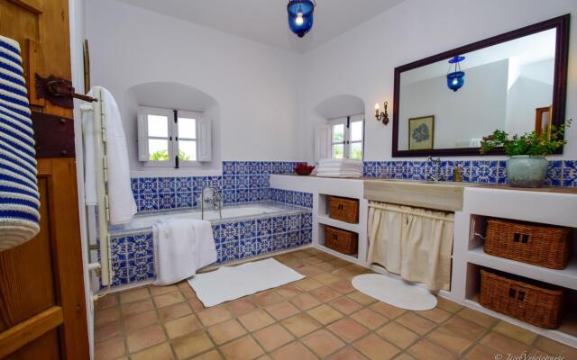 20000 - A Real Oasis In Colonial Style