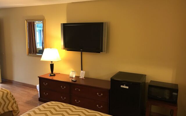 Travelodge by Wyndham Tacoma Near McChord AFB