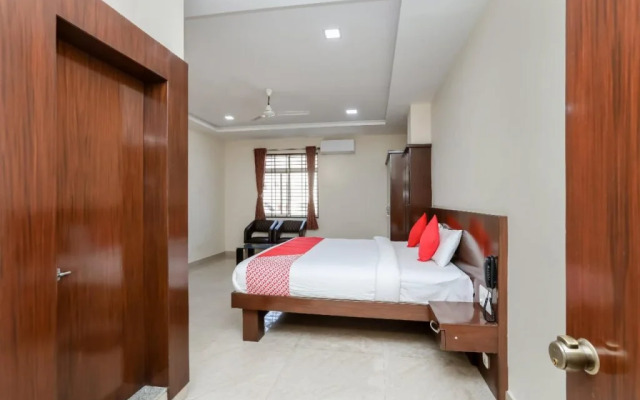 OYO 17106 Hotel Royal