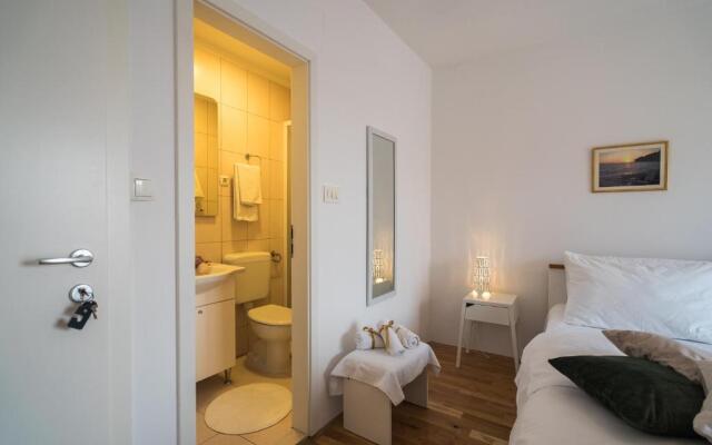 Rooms Lana