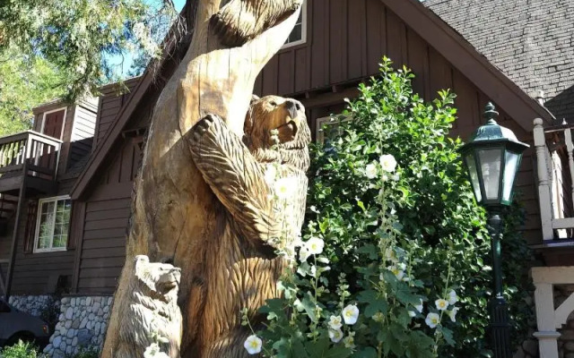 Saddleback Inn