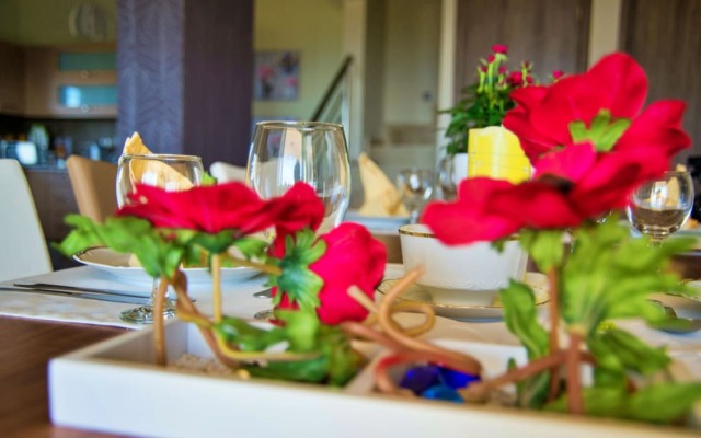 "villa Horizon - Elegance & Privacy With Scenic Views - Extended Pool"