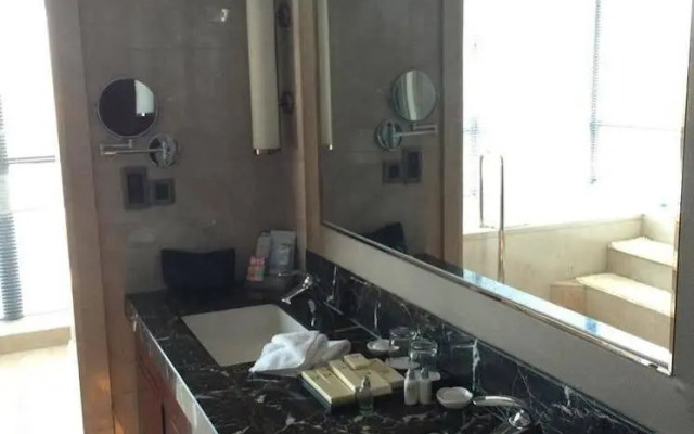Soluxe Hotel