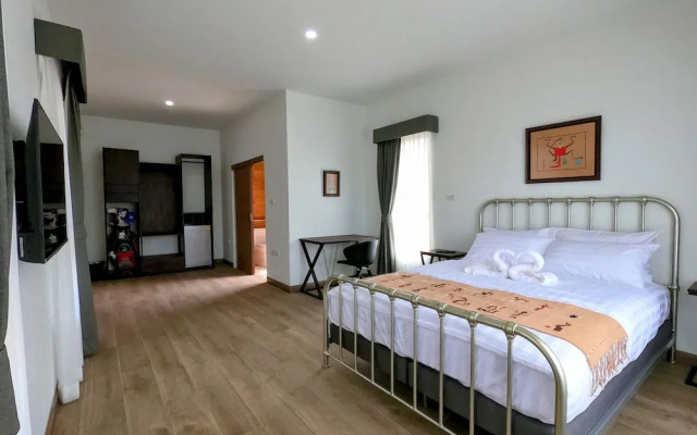 Isan Golf & Adventure Hotel