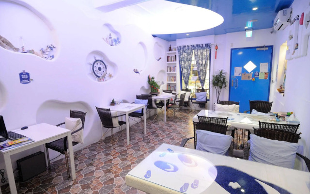 Blue&White Leisure House Kaohsiung