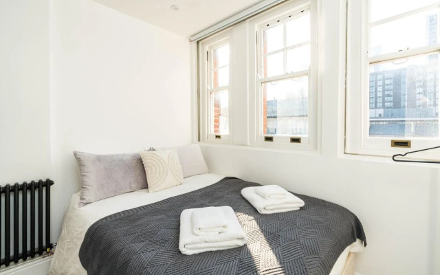 Stunning 3BD Riverside Flat Communal Roof Terrace