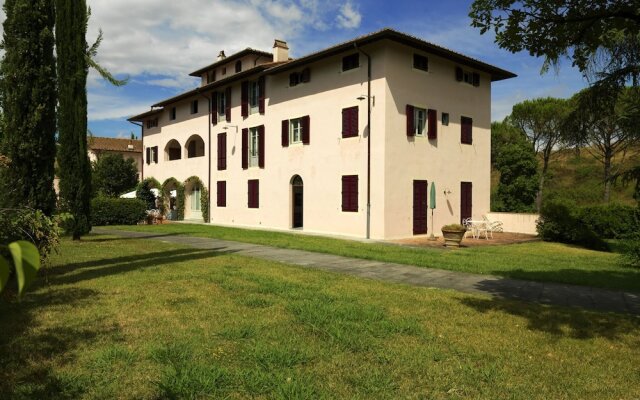 Quaint Apartment in Certaldo with Swimming Pool