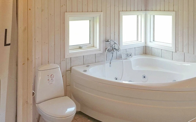 6 Person Holiday Home in Vaeggerlose