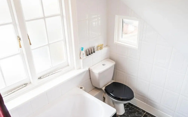Crooked Loft - Super Central Stunning Views Sleeps 4