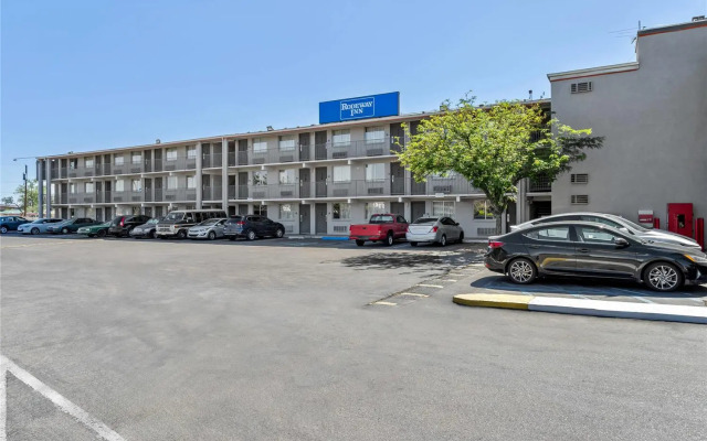 Extend-A-Suites Albuquerque West (ex. Rodeway Inn)