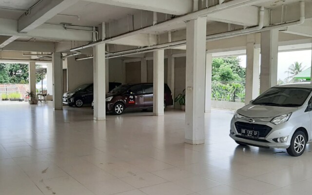 RedDoorz Plus @ Bitung City Center