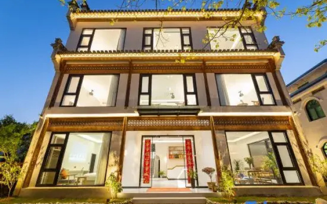 Hongcun Neighborhood · Smart Holiday Courtyard Homestay