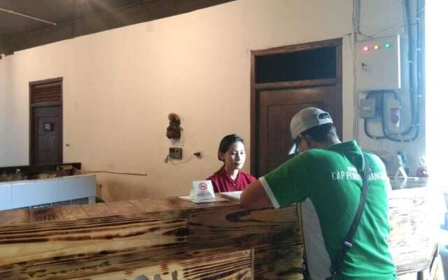 Coconut Hotel - Hostel